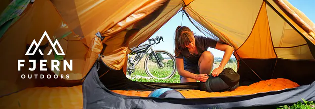 Banner con abbigliamento e accessori outdoor